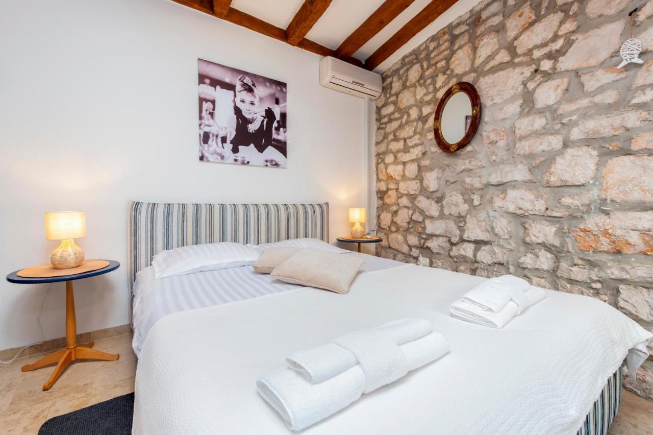 Revera Rooms Rovigno Esterno foto