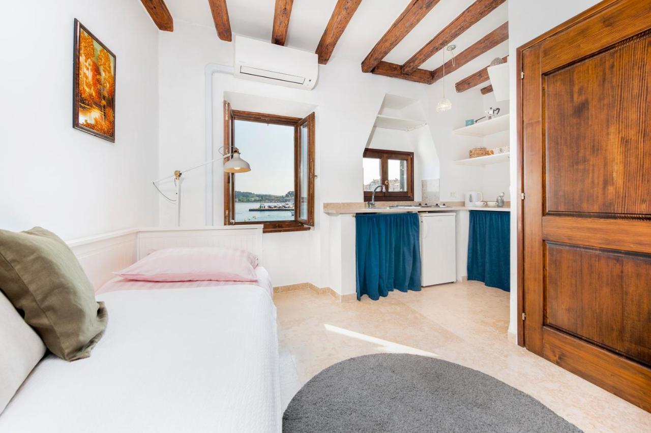 Revera Rooms Rovigno Esterno foto