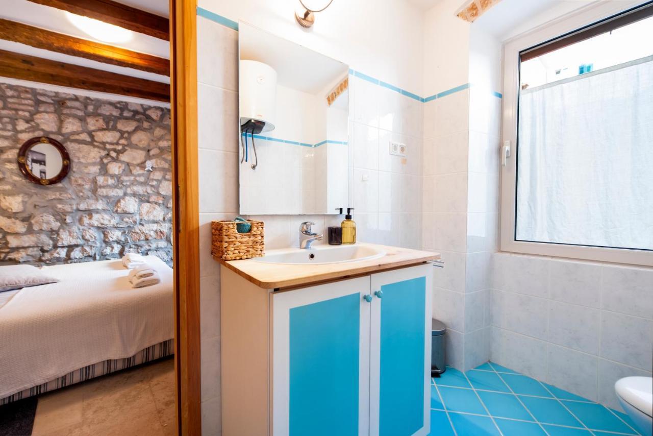Revera Rooms Rovigno Esterno foto